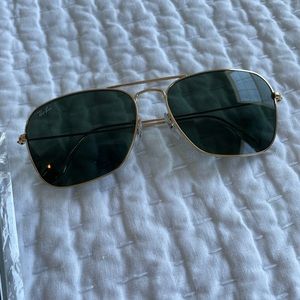 NWOT Ray-Ban Caravan Sunglasses - Gold